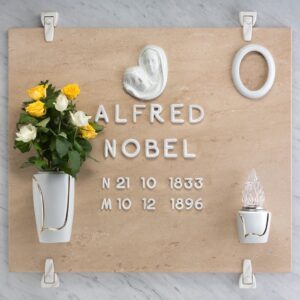 Vaso portafiori per lapide – Linea Decoro – Finitura bianco filo oro – Porcellana